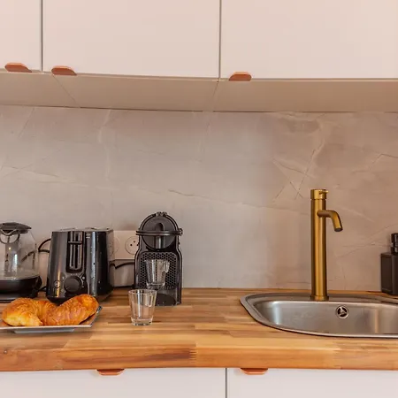 The Charming Republic Place Apartment